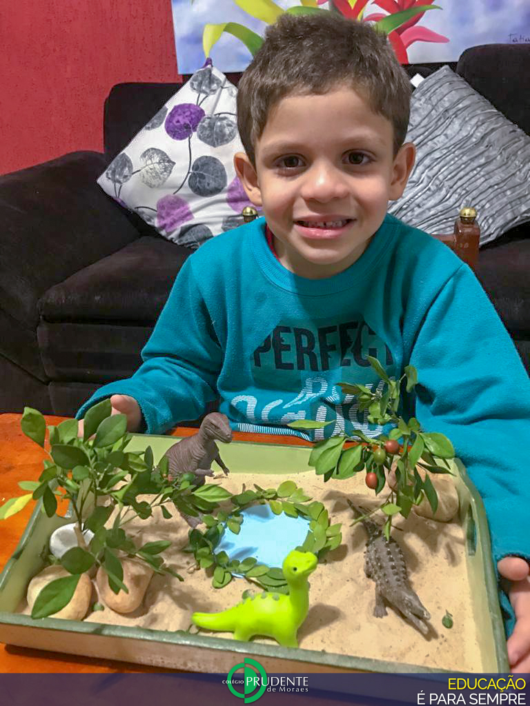 Megapad Infantil de Dinossauro com Atividades e Figurinhas +5 Anos